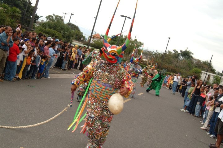 Tarde de carnaval. Carnavales del Cibao en el Centro León