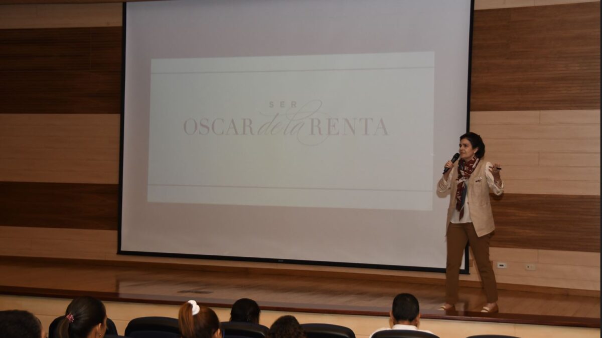 Encuentro entre docentes: Conocer a Oscar de la Renta