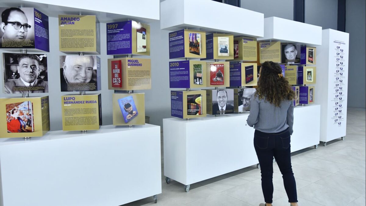 25 aniversario premio Exposición Feria del libro Eduardo León Jimenes | UNPHU