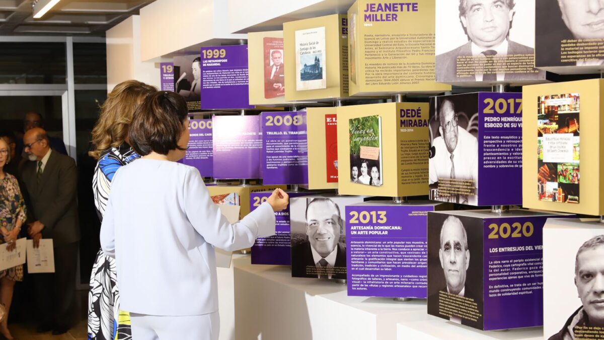 25 aniversario premio Exposición Feria del libro Eduardo León Jimenes