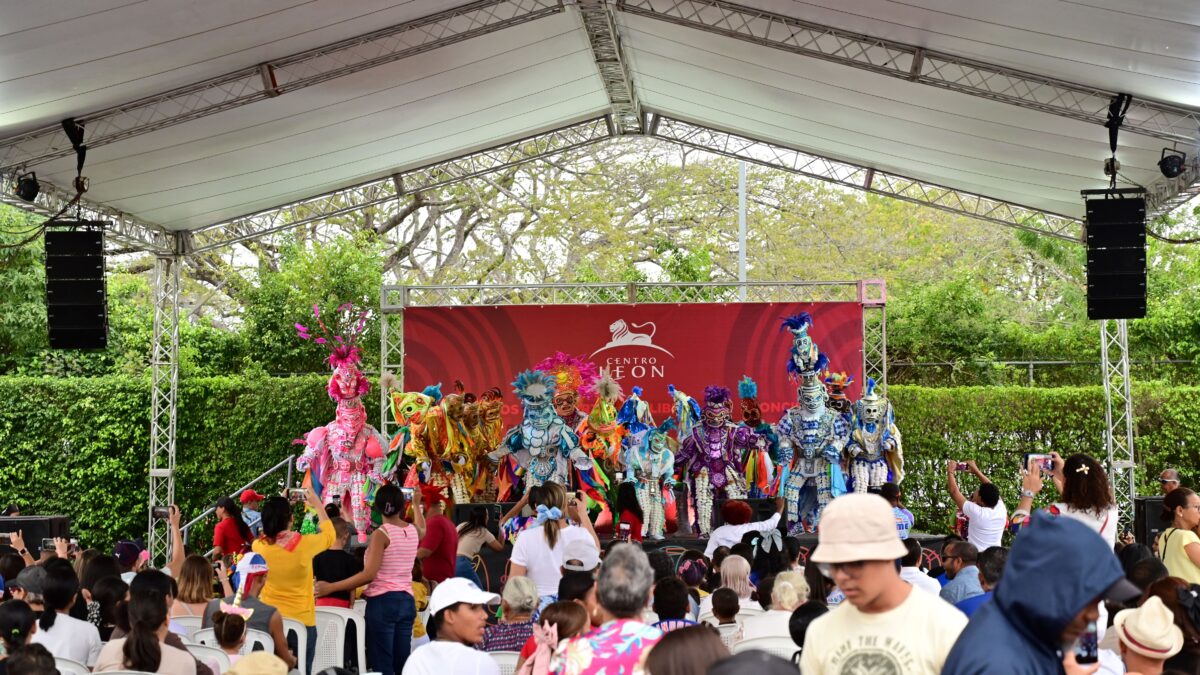 Tarde de carnaval 2024: celebración familiar de tradición en Santiago